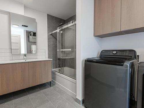 Bathroom - 8114 Boul. Lévesque E., Laval (Saint-François), QC - Indoor Photo Showing Laundry Room