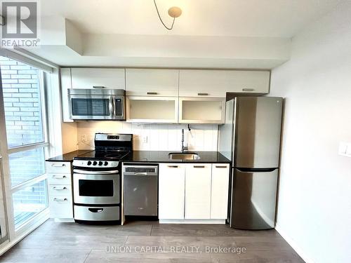 536 - 68 Abell Street, Toronto, ON - Indoor Photo Showing Kitchen