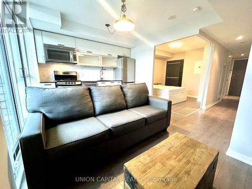 536 - 68 Abell Street, Toronto, ON - Indoor Photo Showing Living Room