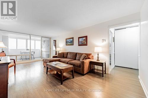 3603 - 3 Massey Square, Toronto, ON - Indoor Photo Showing Living Room