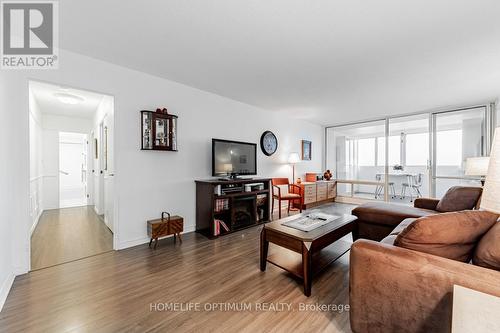 3603 - 3 Massey Square, Toronto, ON - Indoor Photo Showing Living Room