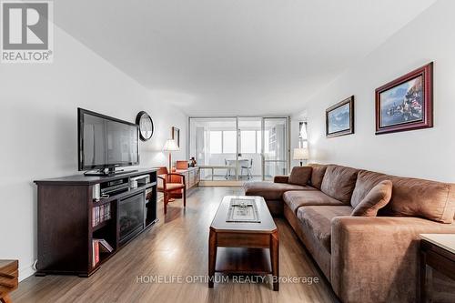 3603 - 3 Massey Square, Toronto, ON - Indoor Photo Showing Living Room