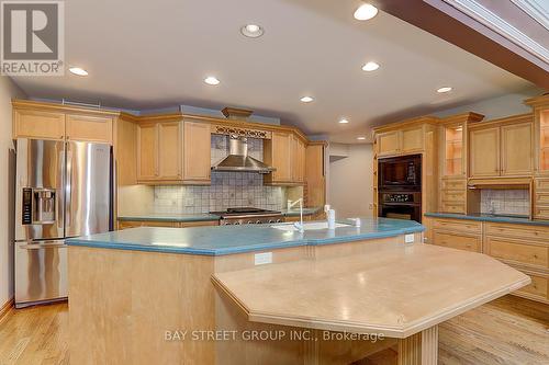 8 Bristol Sands Crescent, Uxbridge, ON - Indoor Photo Showing Kitchen With Double Sink