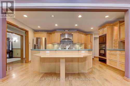 8 Bristol Sands Crescent, Uxbridge, ON - Indoor Photo Showing Kitchen With Upgraded Kitchen