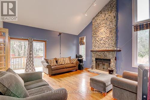 8 Bristol Sands Crescent, Uxbridge, ON - Indoor Photo Showing Living Room With Fireplace