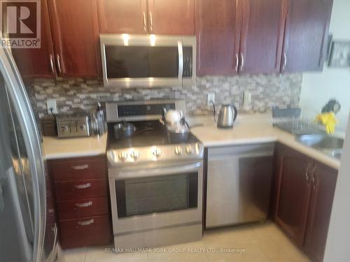 Main - 25 Long Point Drive, Richmond Hill, ON - Indoor Photo Showing Kitchen With Upgraded Kitchen