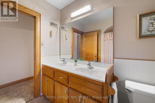 78 Canboro Road, Pelham (662 - Fonthill), ON - Indoor Photo Showing Bathroom