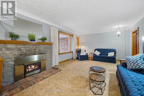 78 Canboro Road, Pelham (662 - Fonthill), ON - Indoor Photo Showing Living Room With Fireplace