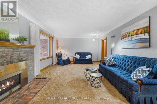 78 Canboro Road, Pelham (662 - Fonthill), ON - Indoor Photo Showing Living Room With Fireplace