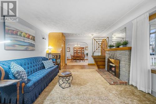 78 Canboro Road, Pelham (662 - Fonthill), ON - Indoor Photo Showing Living Room With Fireplace