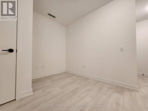 618S - 127 Broadway Avenue, Toronto, ON - Indoor Photo Showing Other Room