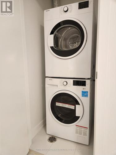 618S - 127 Broadway Avenue, Toronto, ON - Indoor Photo Showing Laundry Room