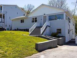 22 Glenwood Avenue  Dartmouth, NS B2Y 3G7