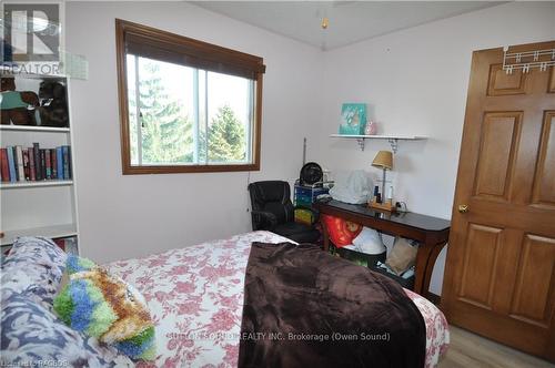 2675 9Th Avenue E, Owen Sound, ON - Indoor Photo Showing Bedroom