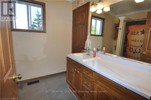 2675 9Th Avenue E, Owen Sound, ON - Indoor Photo Showing Bathroom