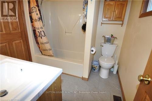 2675 9Th Avenue E, Owen Sound, ON - Indoor Photo Showing Bathroom