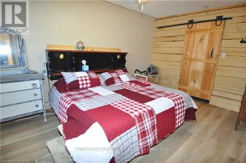 2675 9Th Avenue E, Owen Sound, ON - Indoor Photo Showing Bedroom