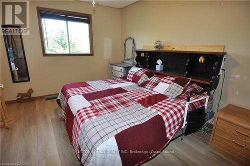 2675 9Th Avenue E, Owen Sound, ON - Indoor Photo Showing Bedroom