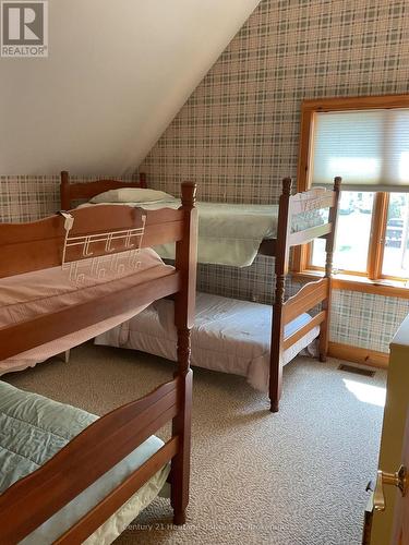 4337 Erie Rd Road, Fort Erie (337 - Crystal Beach), ON - Indoor Photo Showing Bedroom