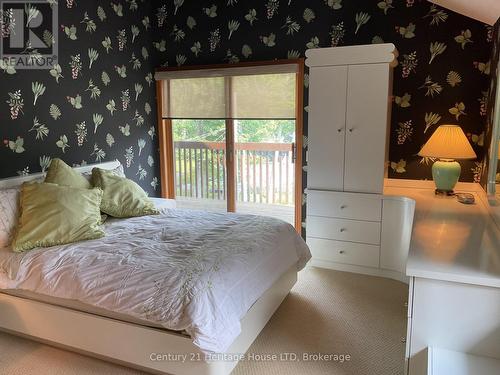 4337 Erie Rd Road, Fort Erie (337 - Crystal Beach), ON - Indoor Photo Showing Bedroom