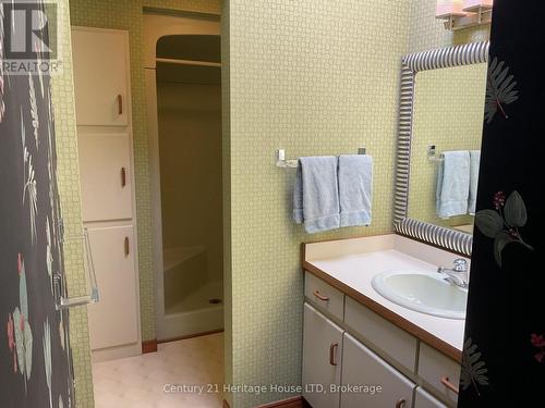 4337 Erie Rd Road, Fort Erie (337 - Crystal Beach), ON - Indoor Photo Showing Bathroom