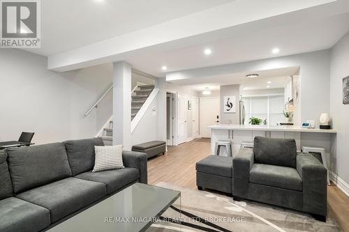 104 - 77 Linwell Road, St. Catharines (443 - Lakeport), ON - Indoor Photo Showing Living Room