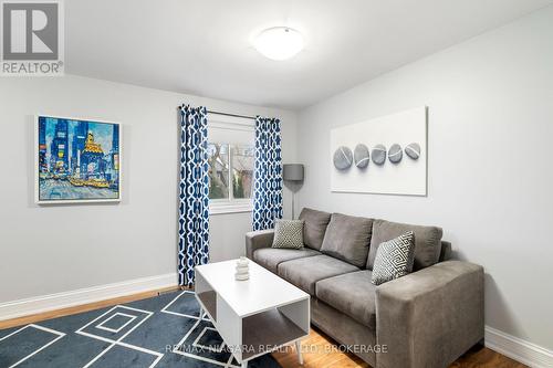 104 - 77 Linwell Road, St. Catharines (443 - Lakeport), ON - Indoor Photo Showing Living Room