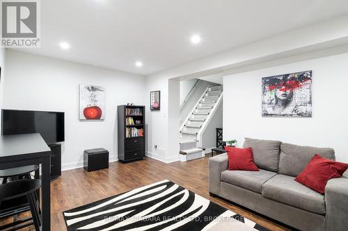 104 - 77 Linwell Road, St. Catharines (443 - Lakeport), ON - Indoor Photo Showing Living Room