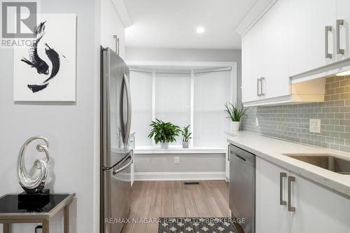 104 - 77 Linwell Road, St. Catharines (443 - Lakeport), ON - Indoor Photo Showing Kitchen With Upgraded Kitchen