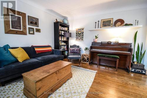 56 Longfellow Avenue, St. Catharines (452 - Haig), ON - Indoor Photo Showing Living Room