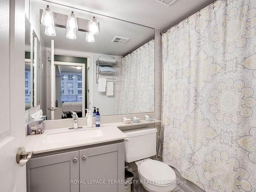 524-5233 Dundas St W, Toronto, ON - Indoor Photo Showing Bathroom