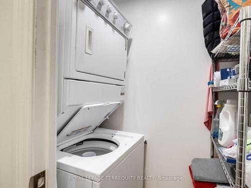 524-5233 Dundas St W, Toronto, ON - Indoor Photo Showing Laundry Room