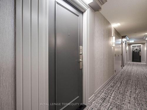 524-5233 Dundas St W, Toronto, ON -  Photo Showing Other Room