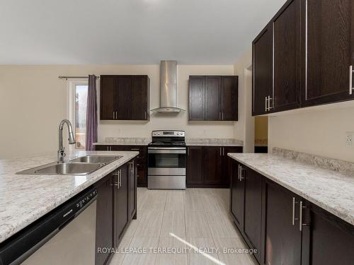 4516 Eclipse Way, Niagara Falls, ON - Indoor Photo Showing Kitchen With Double Sink