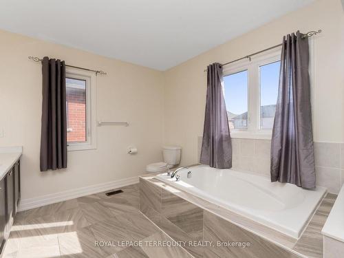 4516 Eclipse Way, Niagara Falls, ON - Indoor Photo Showing Bathroom