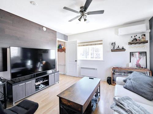 Logement - 1016 Rue Principale, Saint-Jérôme, QC - Indoor Photo Showing Living Room