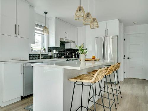 Cuisine - 26 Boul. Ste-Anne, Sainte-Anne-Des-Plaines, QC - Indoor Photo Showing Kitchen With Upgraded Kitchen