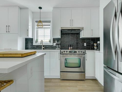 Cuisine - 26 Boul. Ste-Anne, Sainte-Anne-Des-Plaines, QC - Indoor Photo Showing Kitchen With Upgraded Kitchen