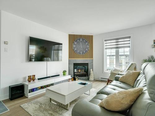 Salon - 26 Boul. Ste-Anne, Sainte-Anne-Des-Plaines, QC - Indoor Photo Showing Living Room With Fireplace