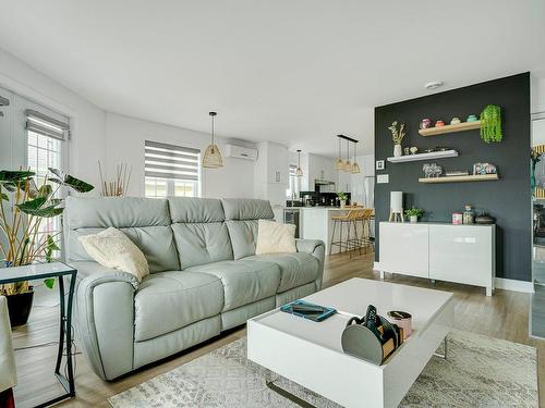 Salon - 26 Boul. Ste-Anne, Sainte-Anne-Des-Plaines, QC - Indoor Photo Showing Living Room