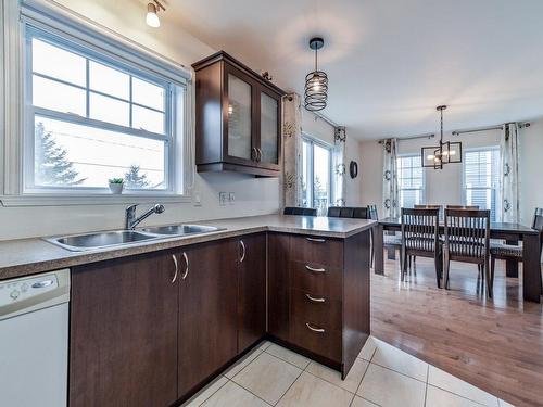 Kitchen - 402 Rue Des Colibris, Ange-Gardien, QC - Indoor Photo Showing Kitchen With Double Sink