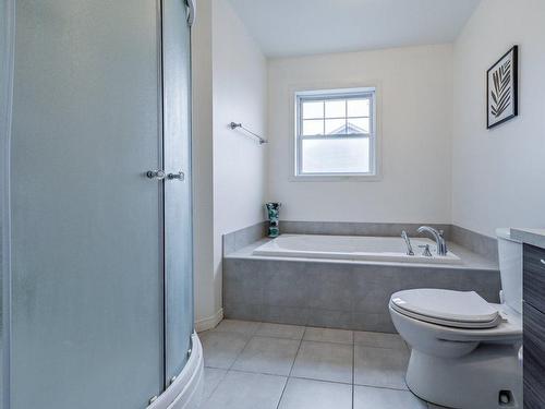 Bathroom - 402 Rue Des Colibris, Ange-Gardien, QC - Indoor Photo Showing Bathroom