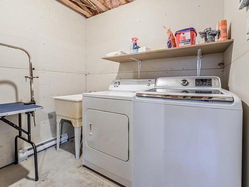 Laundry room - 402 Rue Des Colibris, Ange-Gardien, QC - Indoor Photo Showing Laundry Room