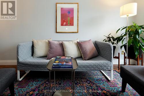 255 - 60 Barondale Drive, Mississauga, ON - Indoor Photo Showing Living Room