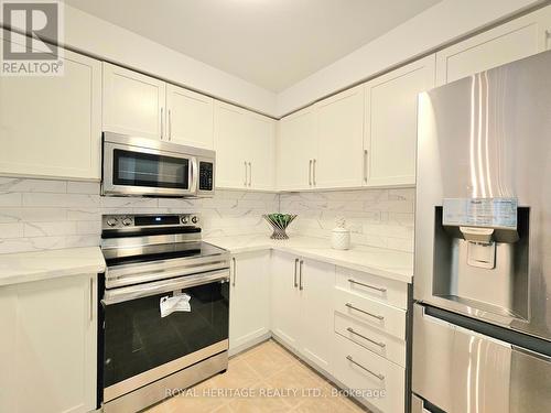 56 Catkins Crescent, Whitby, ON - Indoor Photo Showing Kitchen