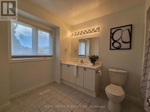 56 Catkins Crescent, Whitby, ON - Indoor Photo Showing Bathroom