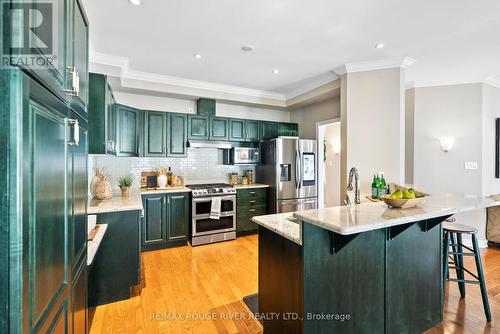 10 Sawyer Avenue, Whitby (Brooklin), ON - Indoor Photo Showing Kitchen With Upgraded Kitchen