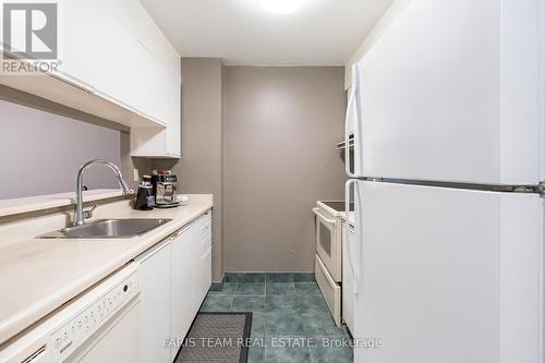 809 - 1655 Pickering Parkway, Pickering, ON - Indoor Photo Showing Kitchen