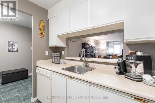 809 - 1655 Pickering Parkway, Pickering, ON - Indoor Photo Showing Kitchen