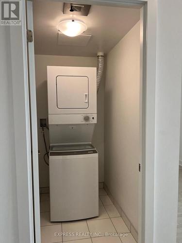 313 - 2545 Simcoe Street N, Oshawa, ON - Indoor Photo Showing Laundry Room